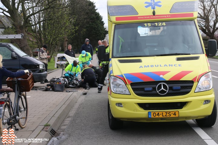 Scooterrijdster gewond bij ongeluk Nieuweweg
