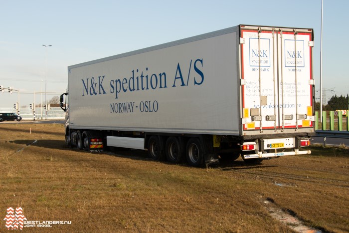 Noorse vrachtwagenchauffeur gestrand bij Westerlee