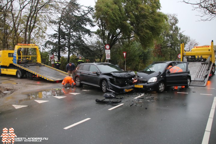 Auto \'s total loss door ongeluk Poeldijkseweg