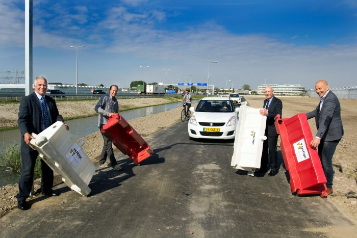 Tijdelijke verbindingsweg Oranjesluisweg Maasdijk officieel geopend