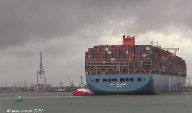 Weer maiden trip voor containerreus bij Maasvlakte