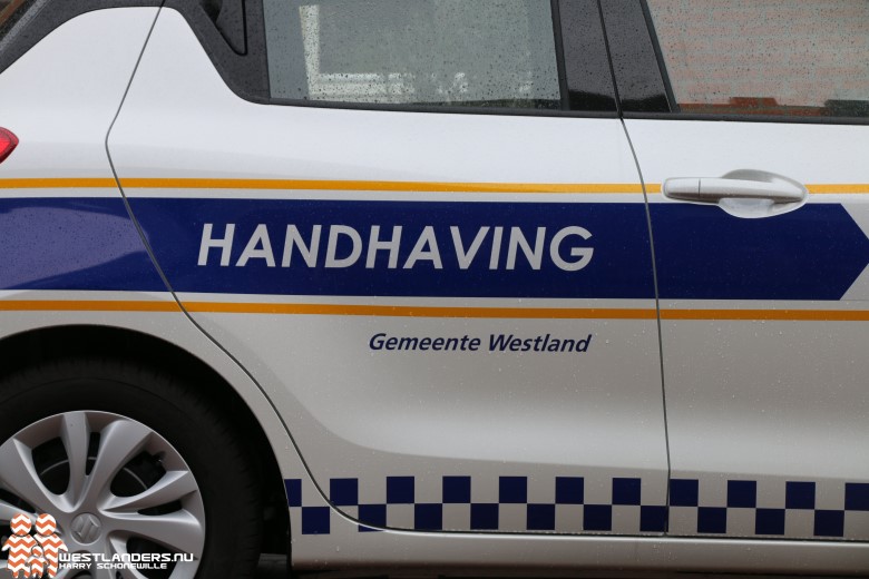 Auto handhaving vernield in Maasdijk