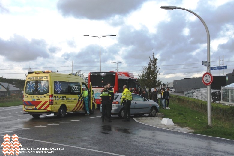 Lijndienst 33 gestrand na ongeluk Zuidhoornseweg