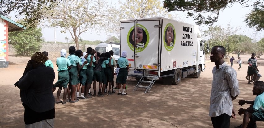 Missie geslaagd; Dental Truck 2.0 operationeel in Gambia