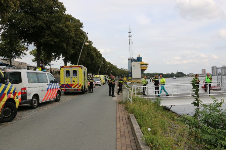 Dode na ongeluk met snelle RIB bij Nieuwe Maas