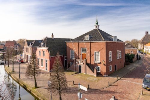 Panden voormalig gemeentehuis Maasland in verkoop