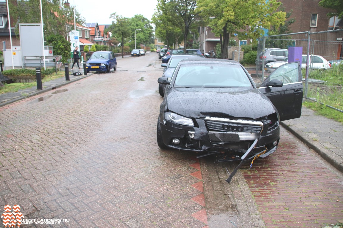 Veel blikschade bij ongeluk Willem III straat