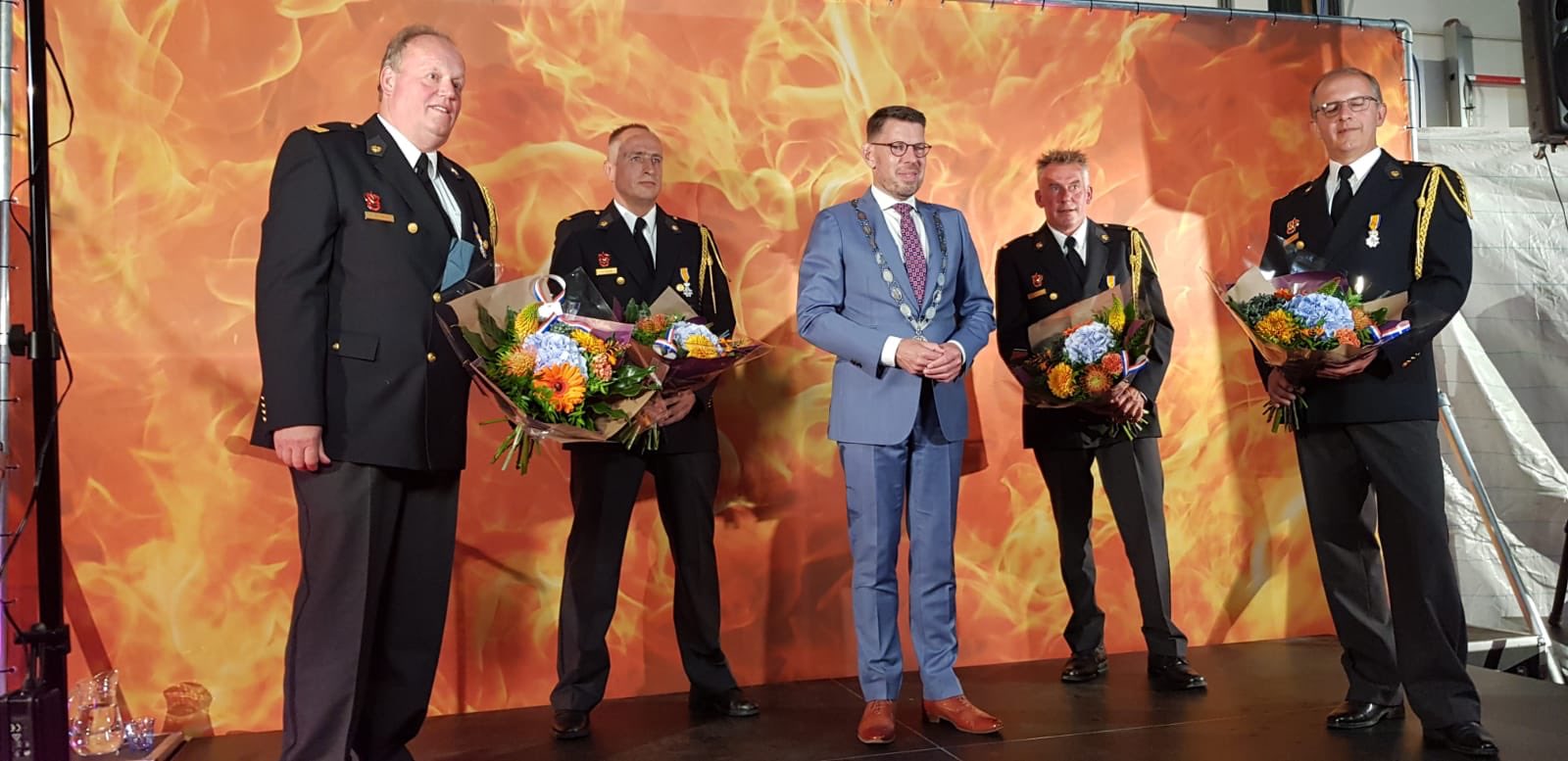 Vier brandweervrijwilligers Maasdijk koninklijk onderscheiden