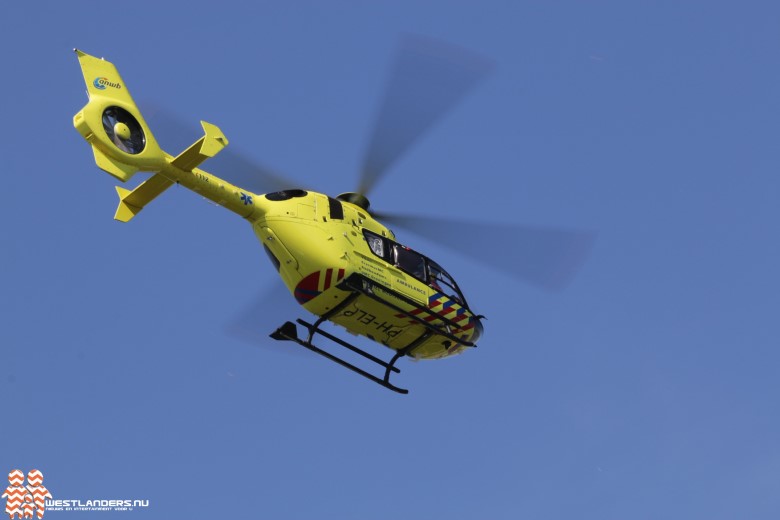 Traumahelikopter voor medische noodsituatie in woning