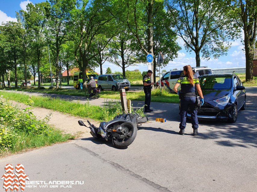 Scooterrijder licht gewond bij ongeluk Madepolderweg
