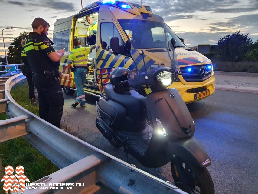 Scooterrijder gewond na ongeluk op N220