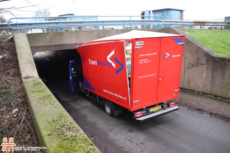 Bedrijfswagen wederom gestrand bij tunnel Nolweg