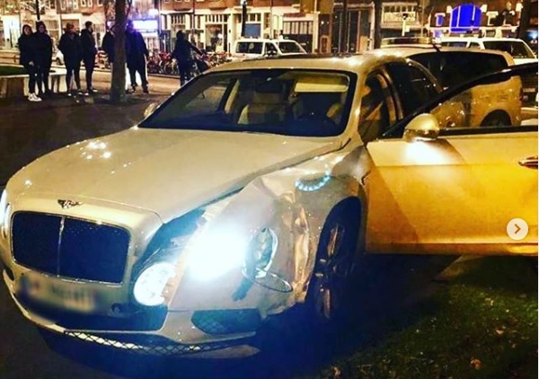 Gestolen Bentley crasht in Rotterdam