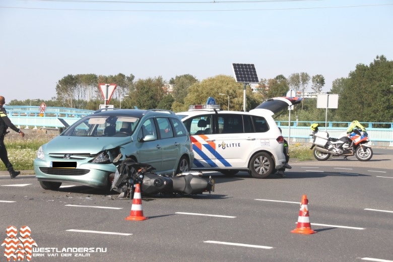 Motorrijder gewond bij ongeluk Klaas Engelbrechtsweg