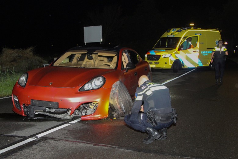 Peperdure Porsche crasht op Haakweg