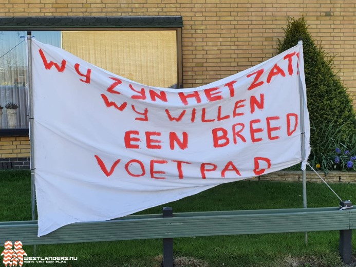 Bewoners Groenelaan voeren actie voor bredere stoep