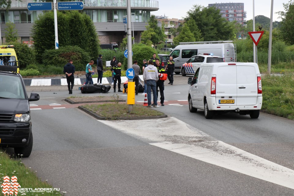 Scooterrijdster gewond bij ongeluk Bosweg
