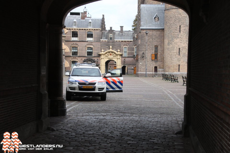 Man aangehouden na bommelding Binnenhof