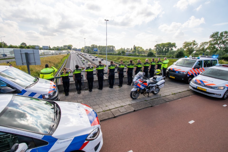 Rouwstoet politie door Westland en Rotterdam