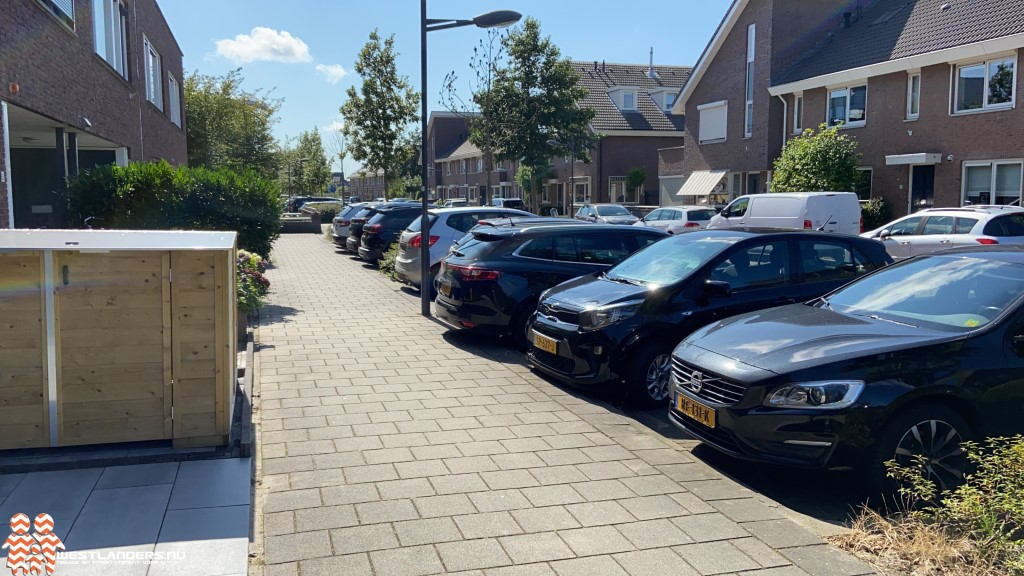 Tiental auto 's bekrast in Naaldwijk