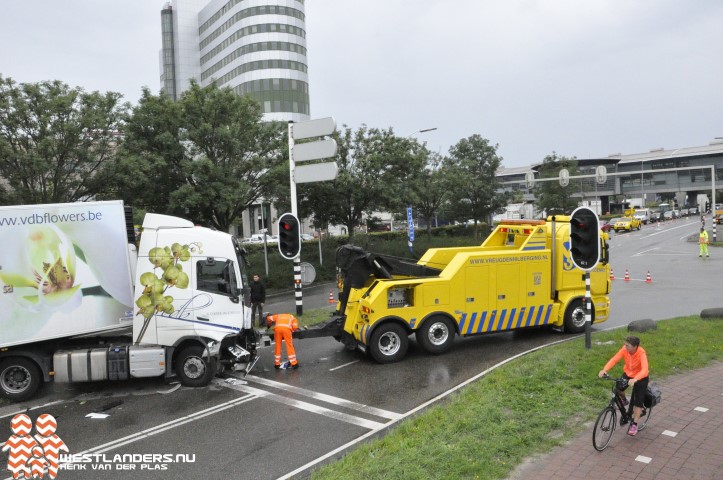 Bergingsklus Belgische vrachtwagen veroorzaakt verkeerschaos