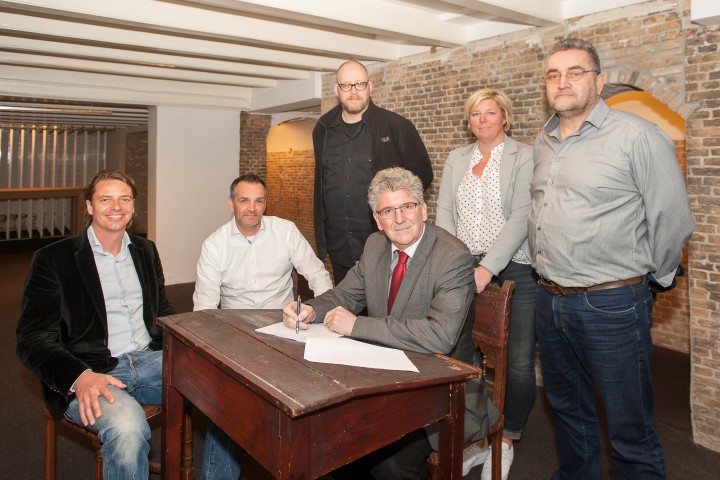 SPM ondertekent overeenkomst voor informatiepunt over Maassluis