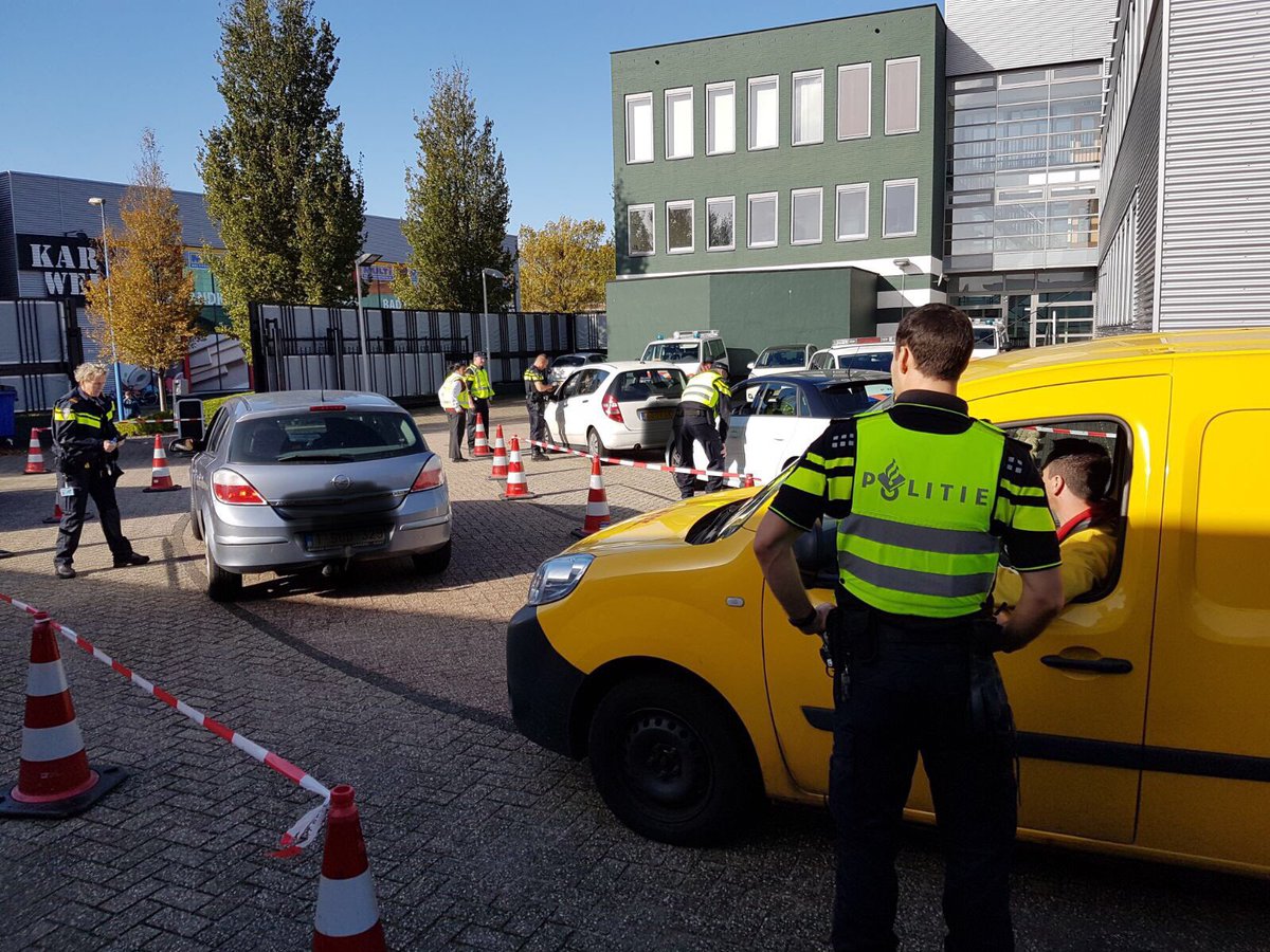Bekeuringen tijdens politiecontrole bij Westlandseweg