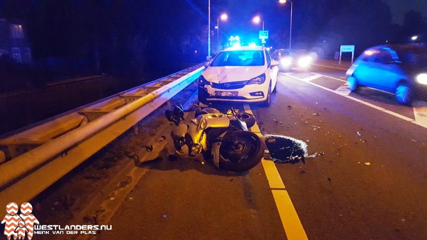 Motorrijder licht gewond bij ongeluk Nieuweweg