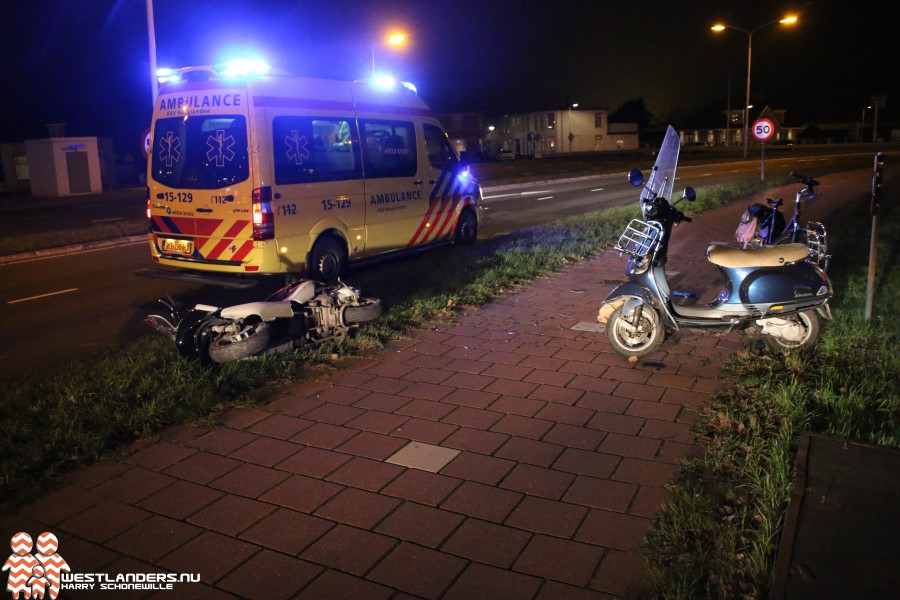 Gewonde bij frontale scooterbotsing Nieuweweg