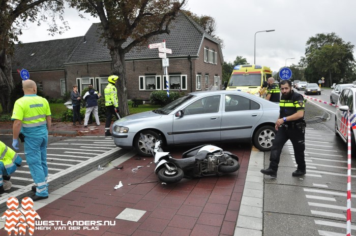 Scooterrijder aangereden op kruising Middel Broekweg/Zwethlaan