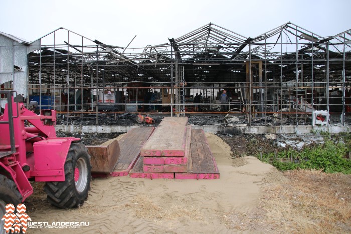 Schade na grote brand bij tuinbouwbedrijf valt mee
