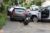 Automobilist ramt geparkeerde auto op Rijnweg